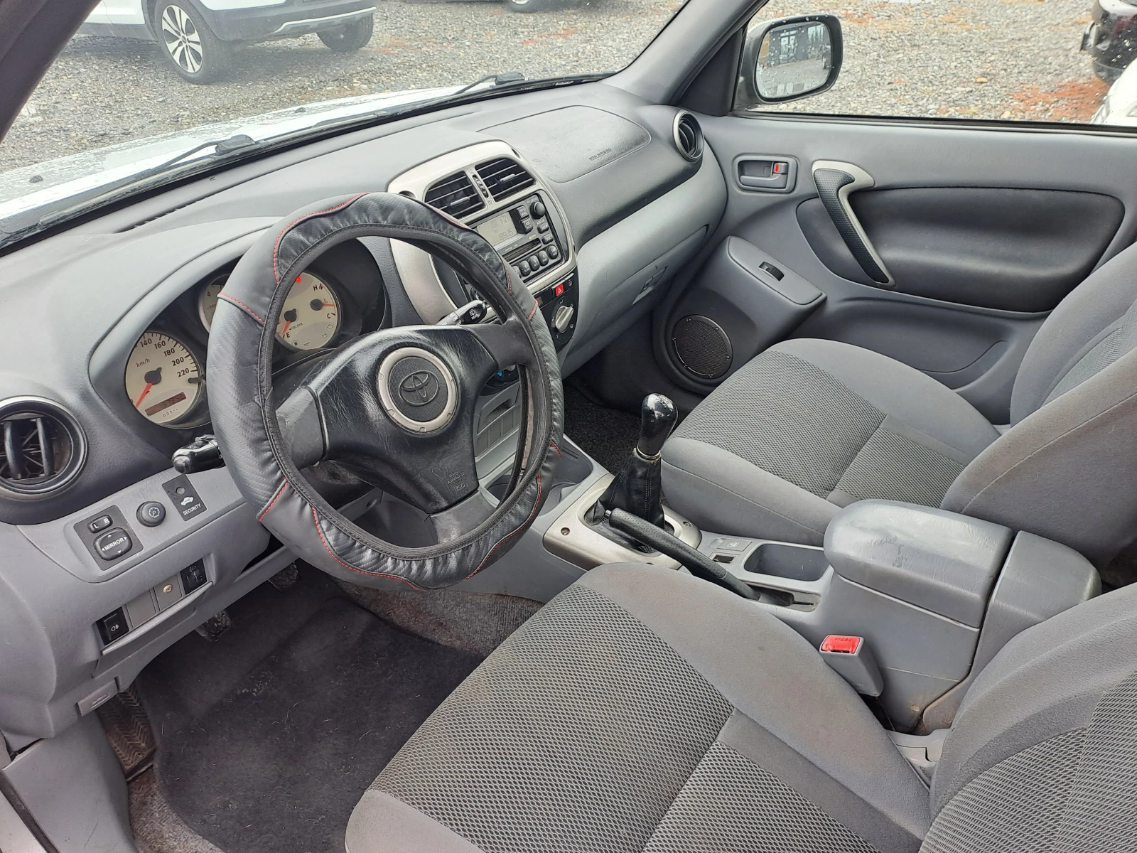 Toyota Rav4 2.0VVTI 150K.C. 4x4 - изображение 6