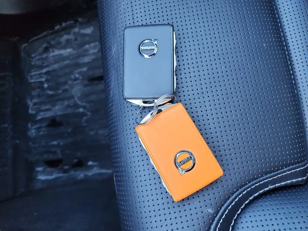 Volvo XC60 * ULTIMATE DARK THEME * CARFAX * ФИНАНСИРАНЕ - изображение 8