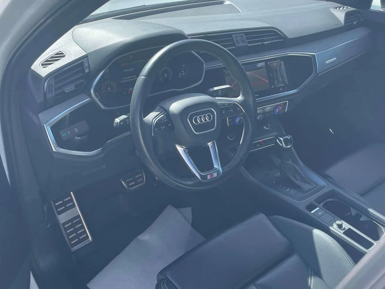 Audi Q3 Technik  CARFAX, снимка 5 - Автомобили и джипове - 56439156