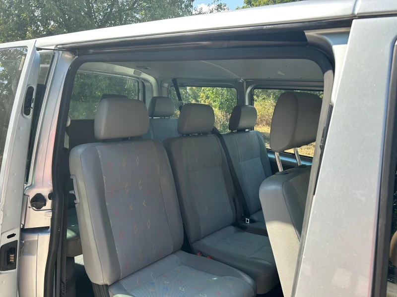 VW Caravelle T5 1.9 TDI 102 к.с. 9 места климатик, снимка 9 - Бусове и автобуси - 51332939