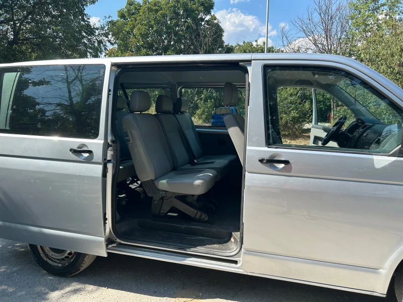 VW Caravelle T5 1.9 TDI 102 к.с. 9 места климатик, снимка 10 - Бусове и автобуси - 51332939