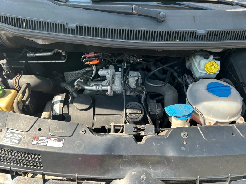 VW Caravelle T5 1.9 TDI 102 к.с. 9 места климатик, снимка 13 - Бусове и автобуси - 51332939