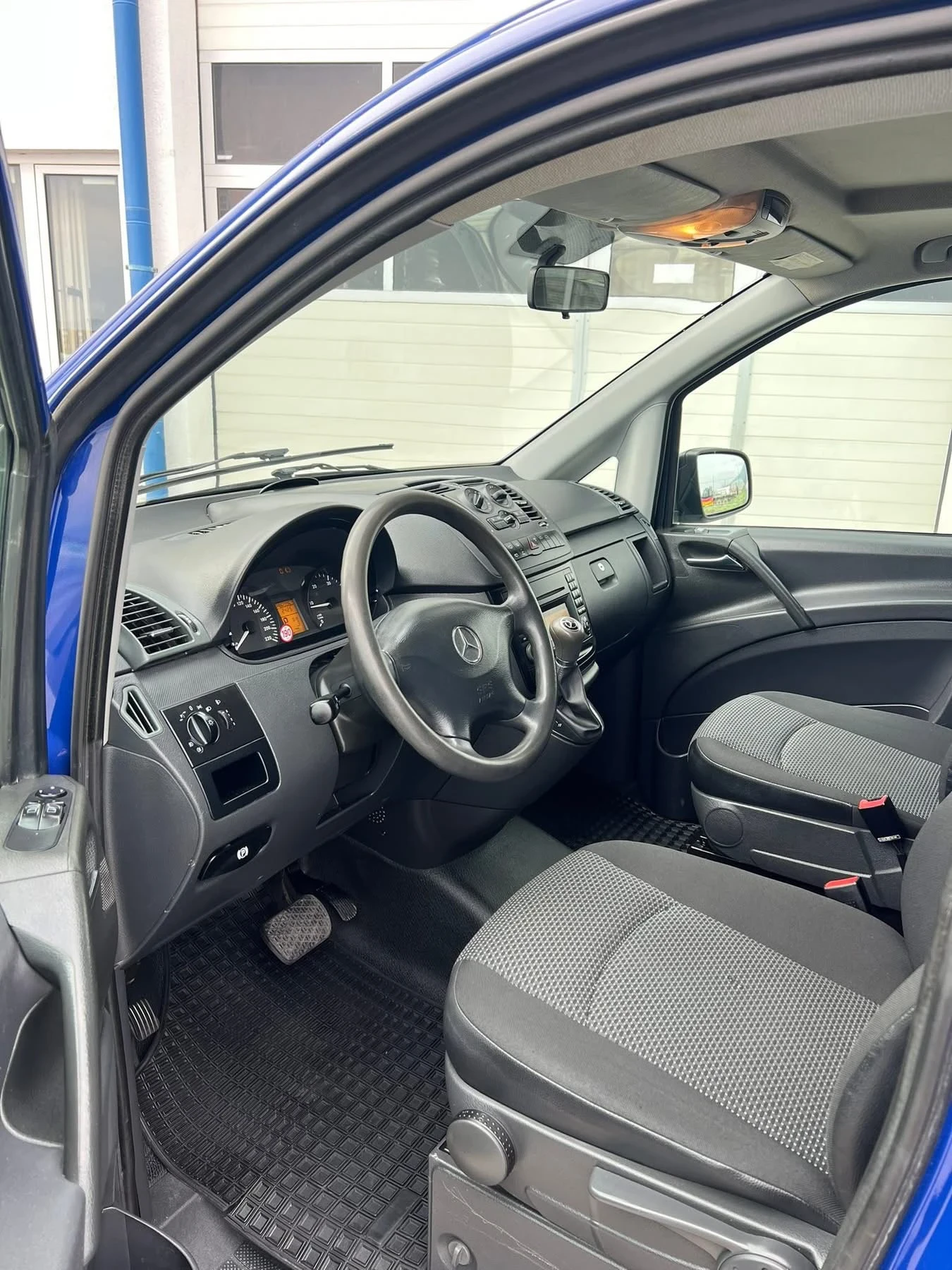 Mercedes-Benz Vito 4x4 / Пътнически 8+ 1м / Климатроник, снимка 11 - Бусове и автобуси - 55102935