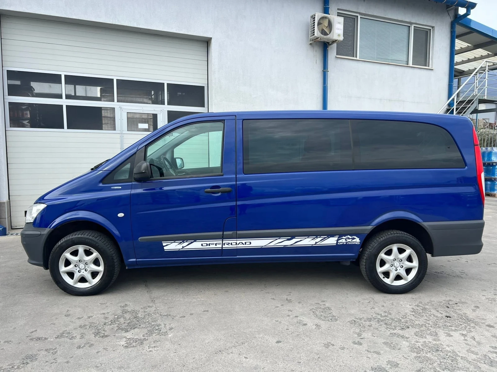 Mercedes-Benz Vito 4x4 / Пътнически 8+ 1м / Климатроник, снимка 4 - Бусове и автобуси - 55102935