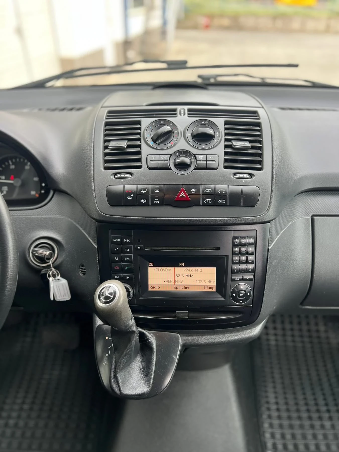Mercedes-Benz Vito 4x4 / Пътнически 8+ 1м / Климатроник, снимка 12 - Бусове и автобуси - 55102935