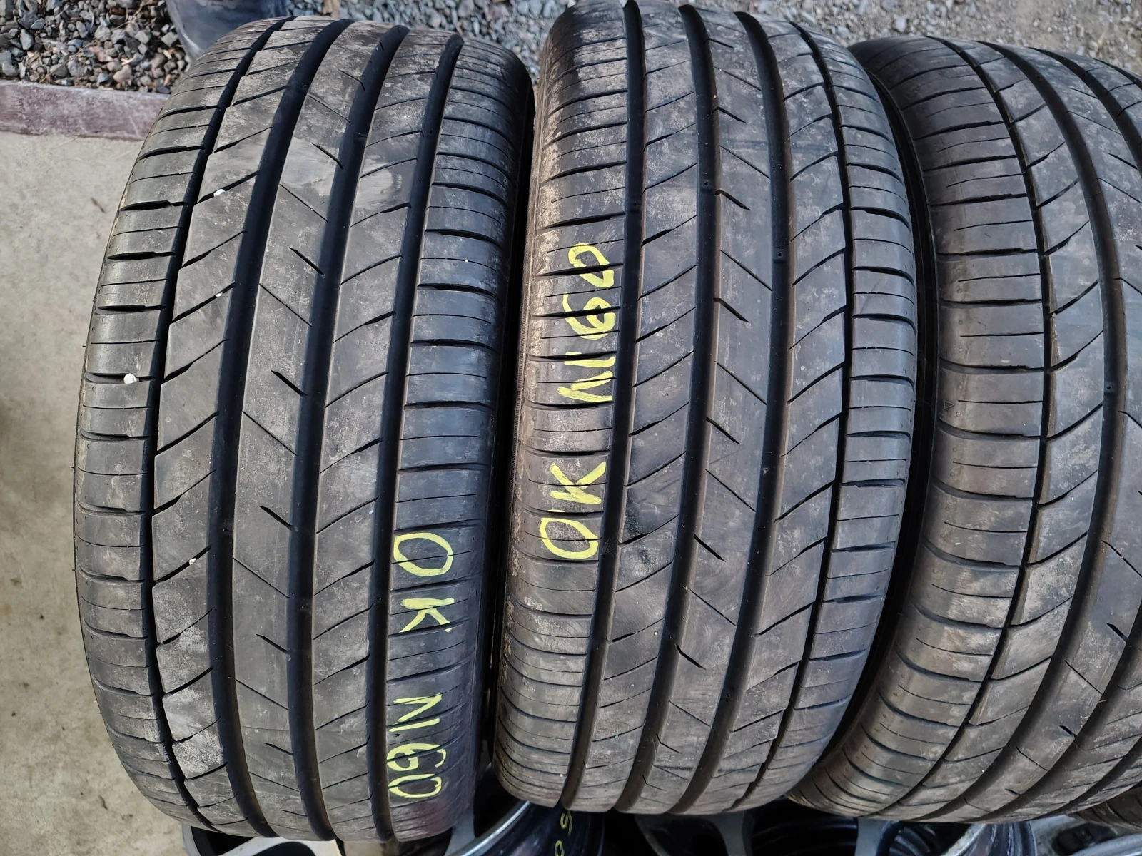 Гуми Летни 215/45R17, снимка 2 - Гуми и джанти - 53725476
