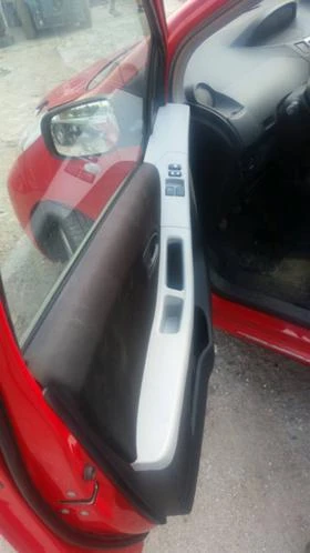 Toyota Yaris 1.3vvti, снимка 8