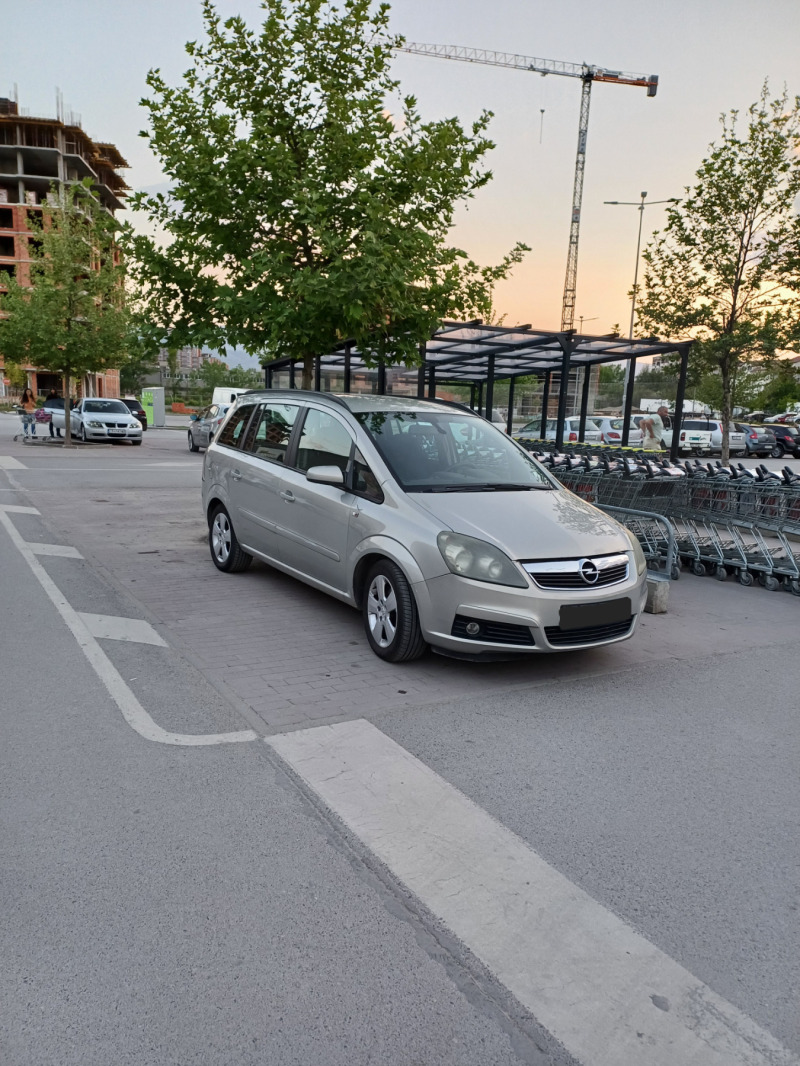 Opel Zafira Задният десен стоп е подменен , снимка 1 - Автомобили и джипове - 46388255