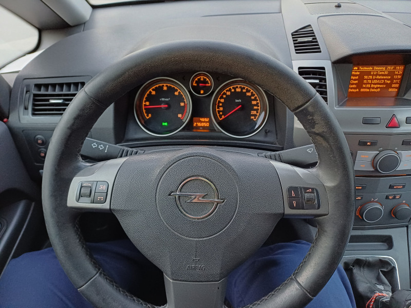 Opel Zafira Задният десен стоп е подменен , снимка 13 - Автомобили и джипове - 46388255