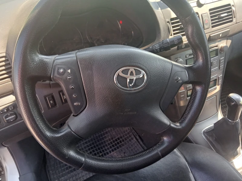 Toyota Avensis 2.0 D4D, снимка 14 - Автомобили и джипове - 47270039