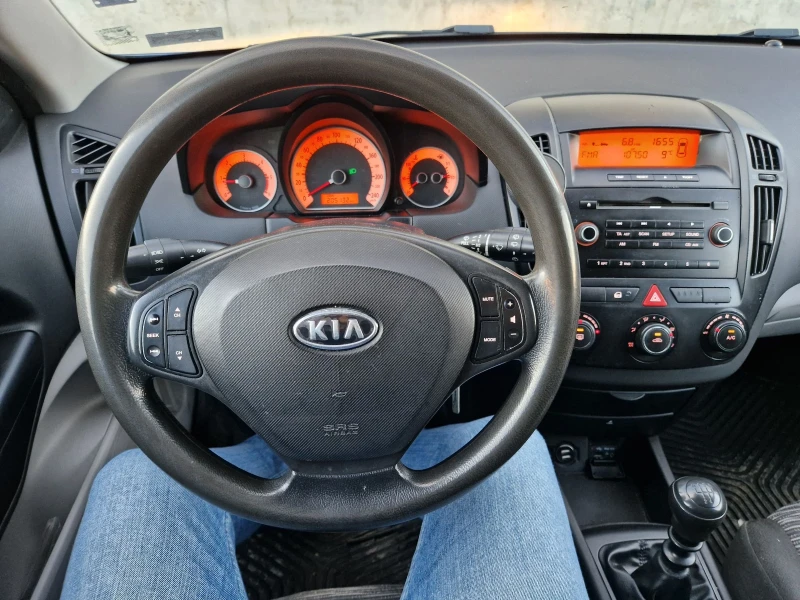 Kia Ceed 1.6 CRDI, снимка 7 - Автомобили и джипове - 48517724