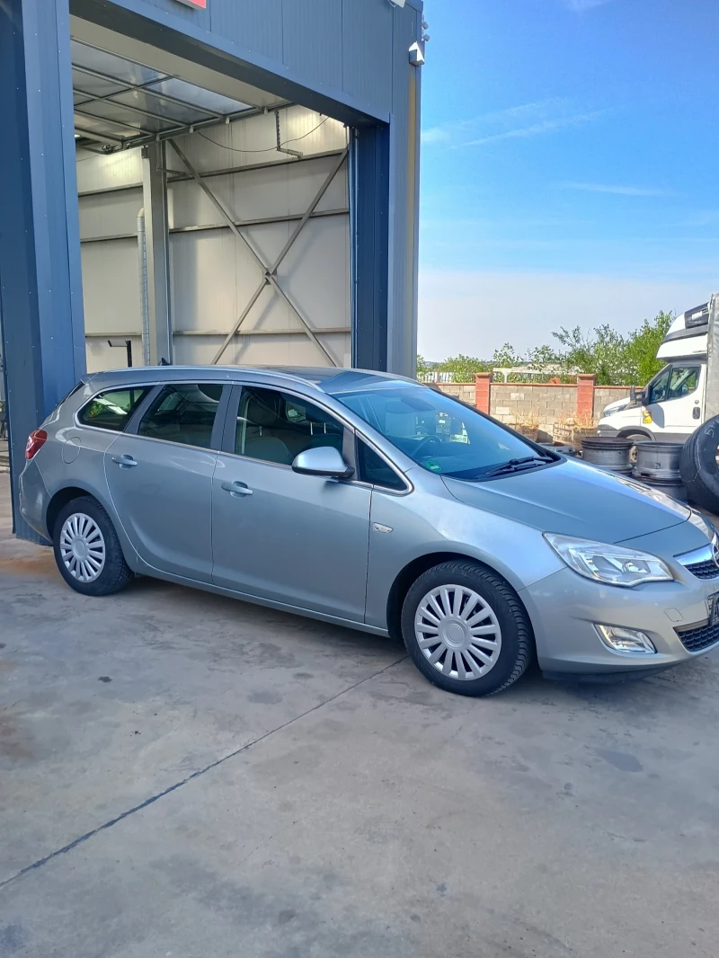 Opel Astra 1.7CDTI  Sports Tourer  EURO5, снимка 2 - Автомобили и джипове - 52230081
