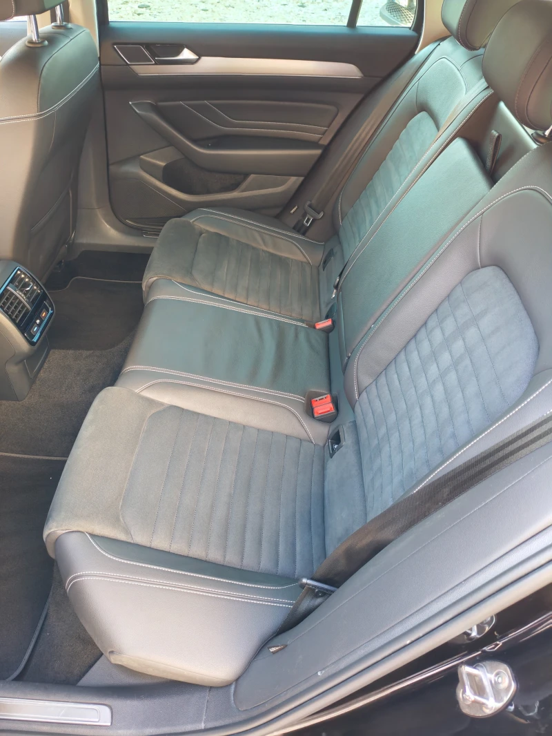 VW Passat 2.0 TDi Elegance Digital, снимка 11 - Автомобили и джипове - 52267976
