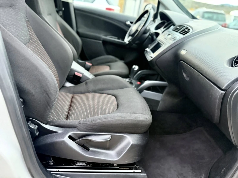 Seat Altea XL 2.0 AВТОМАТИК, снимка 13 - Автомобили и джипове - 52393540
