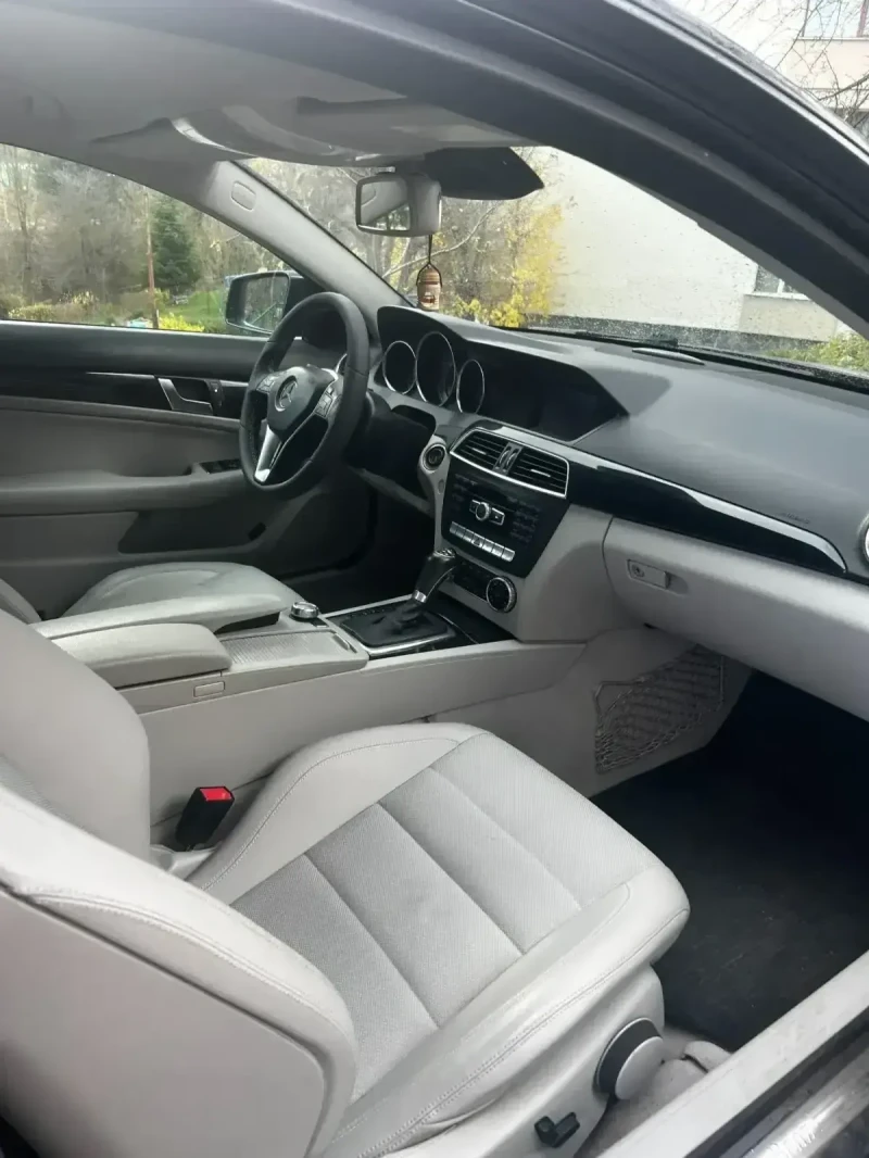 Mercedes-Benz C 180, снимка 11 - Автомобили и джипове - 52663788