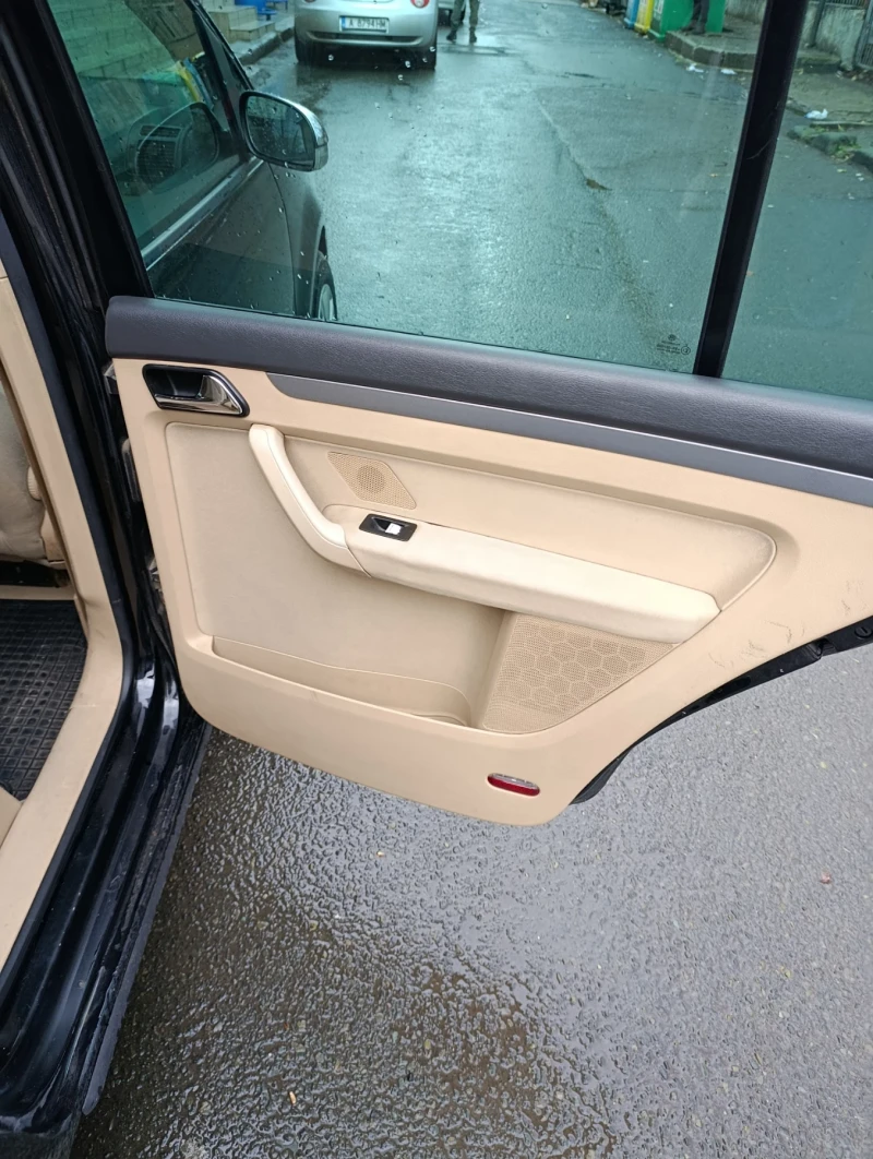 VW Touran, снимка 12 - Автомобили и джипове - 52864951