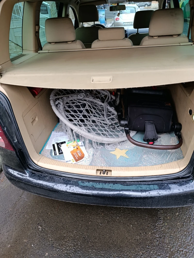 VW Touran, снимка 16 - Автомобили и джипове - 52864951