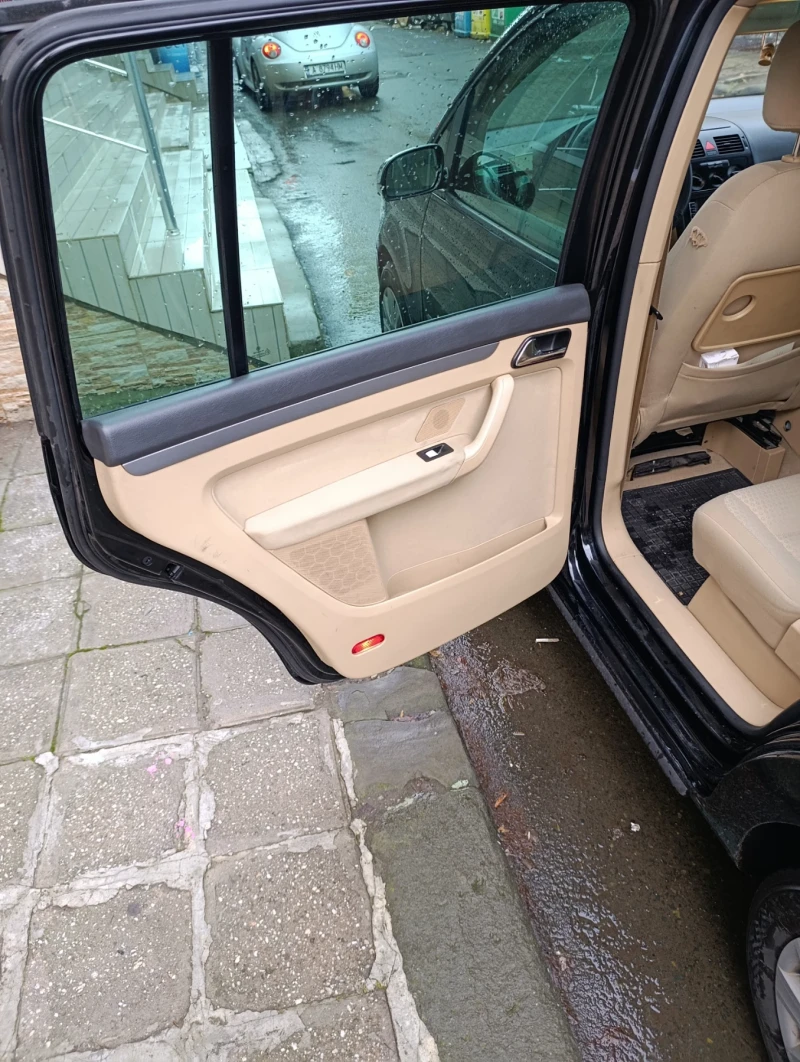 VW Touran, снимка 5 - Автомобили и джипове - 52864951