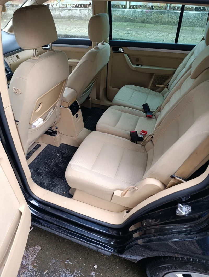 VW Touran, снимка 14 - Автомобили и джипове - 52864951