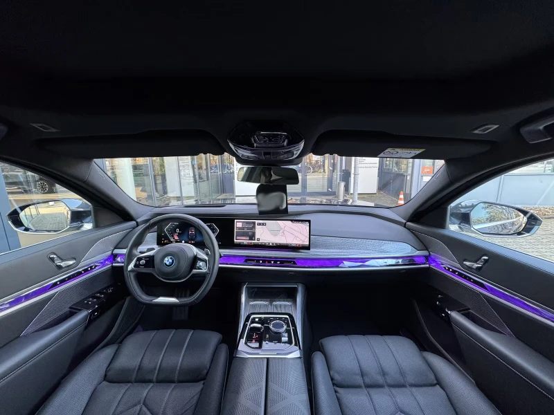 BMW 750 xDrive/489HP/PANO/MASSAGE/B&W/360/HUD/MEMO/765g, снимка 8 - Автомобили и джипове - 53380074