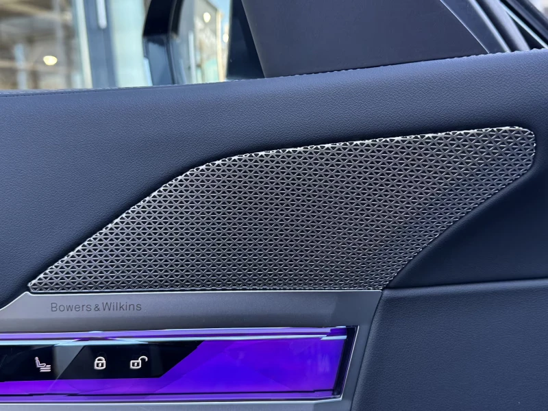 BMW 750 xDrive/489HP/PANO/MASSAGE/B&W/360/HUD/MEMO/765g, снимка 14 - Автомобили и джипове - 53380074