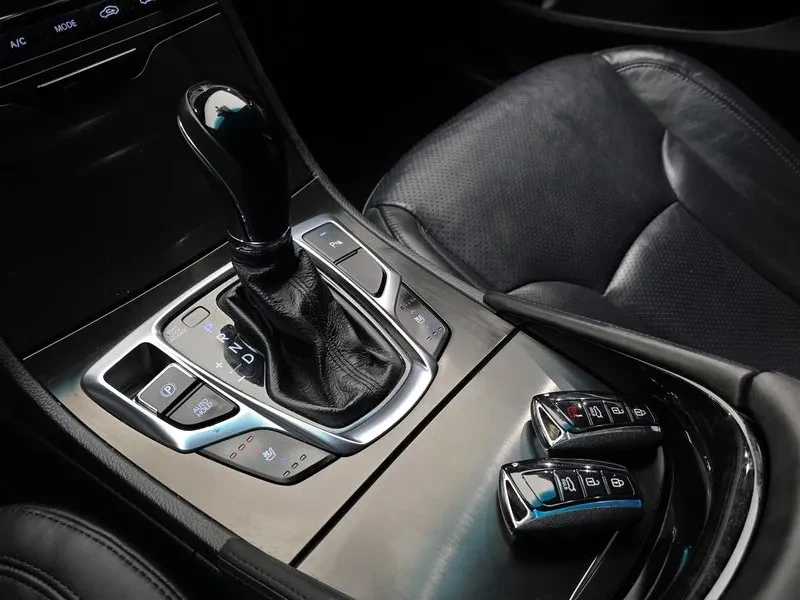 Hyundai Grandeur 2.4, снимка 9 - Автомобили и джипове - 54625800