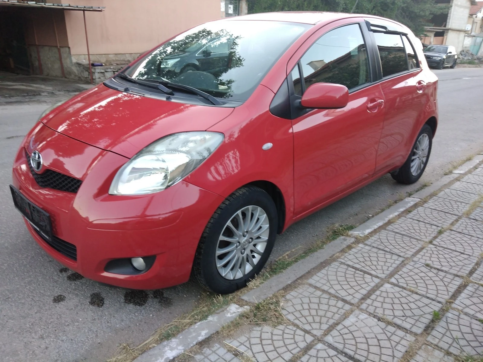 Toyota Yaris 1.33i 100к.с. 6 скорости фейс - изображение 7