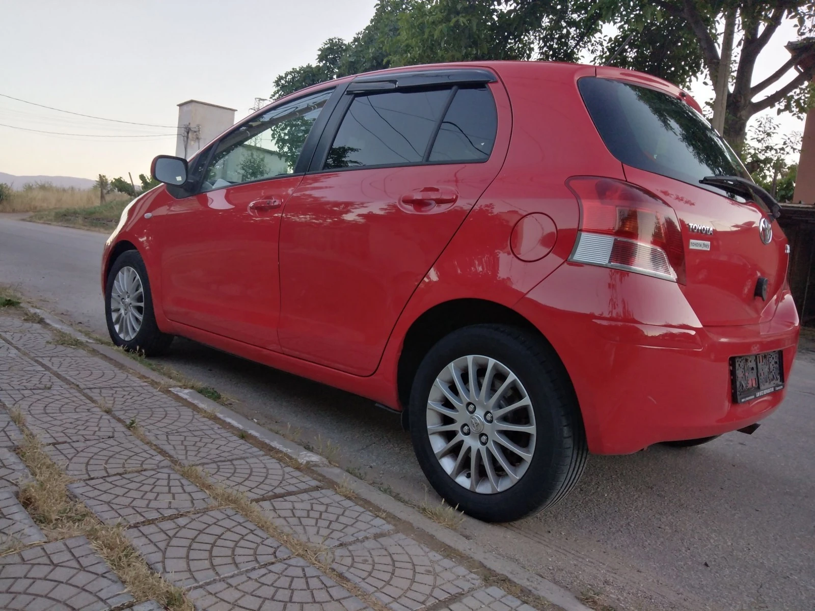 Toyota Yaris 1.33i 100к.с. 6 скорости фейс - изображение 6