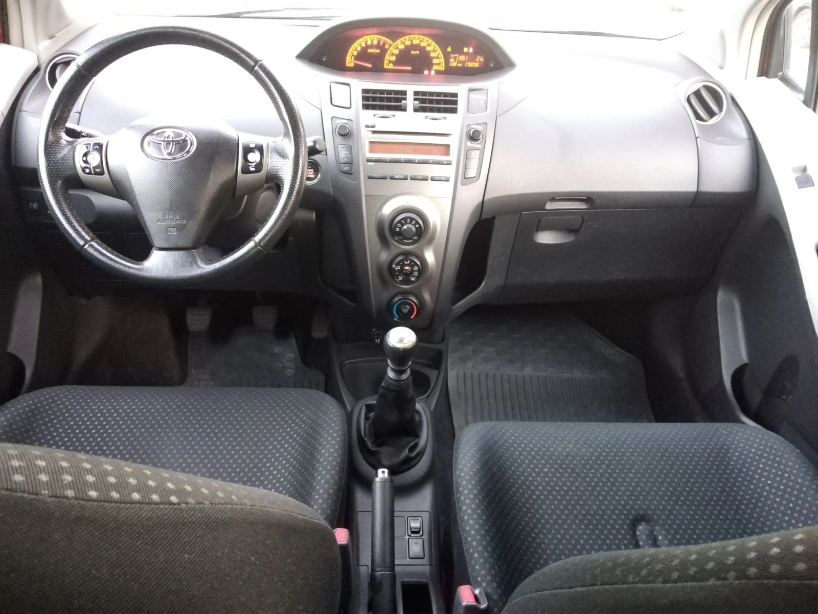 Toyota Yaris 1.33i 100к.с. 6 скорости фейс - изображение 9