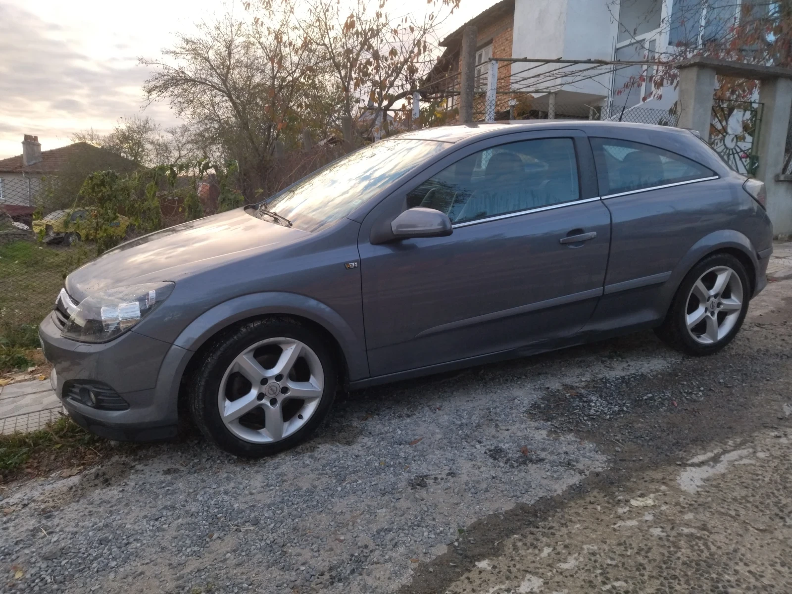 Opel Astra GTC - изображение 2