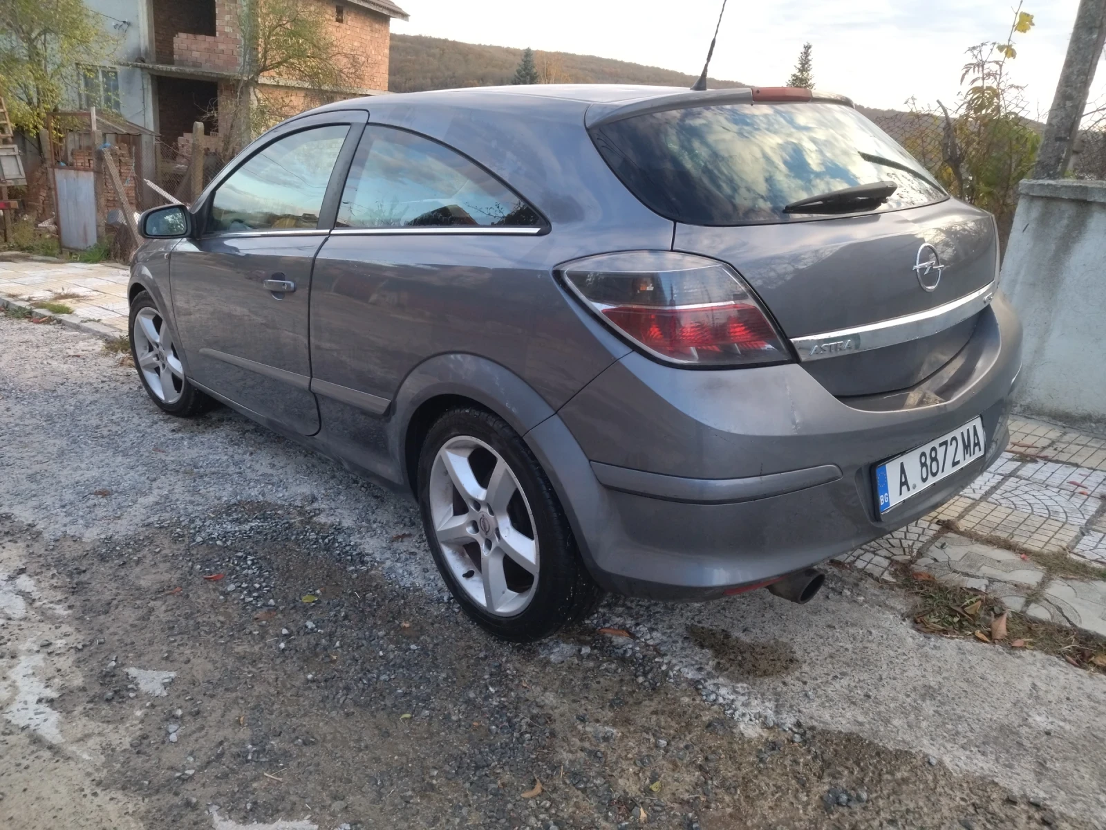 Opel Astra GTC - изображение 3