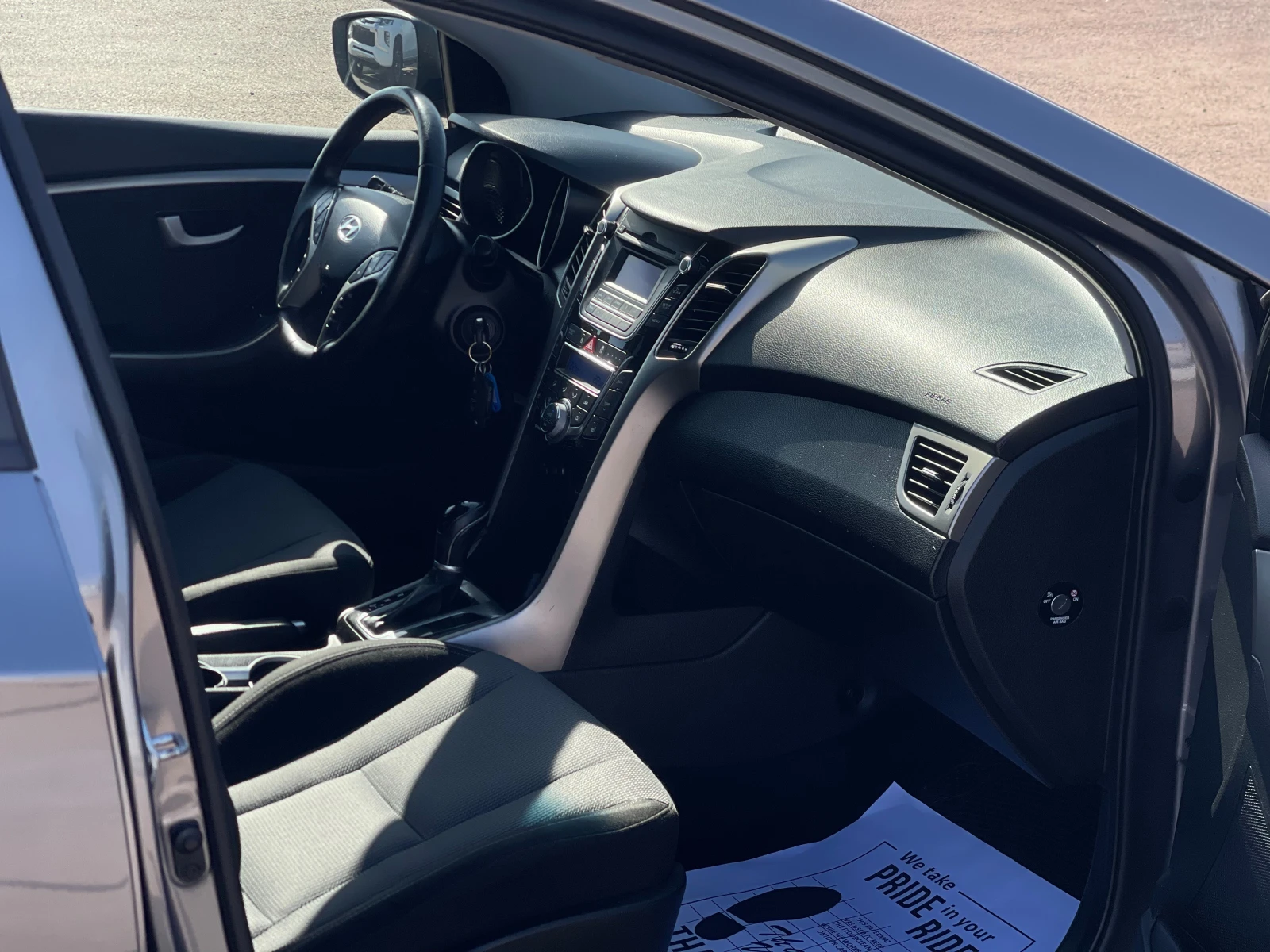 Hyundai I30 1.6i Automat, снимка 11 - Автомобили и джипове - 49569063