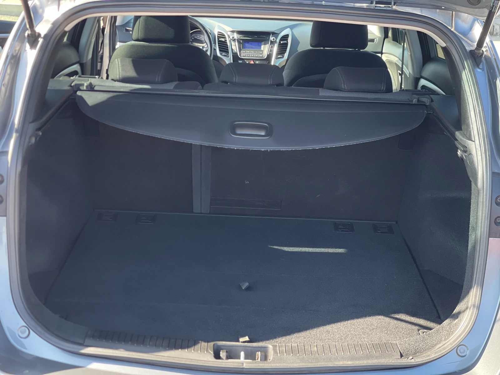 Hyundai I30 1.6i Automat, снимка 9 - Автомобили и джипове - 49569063