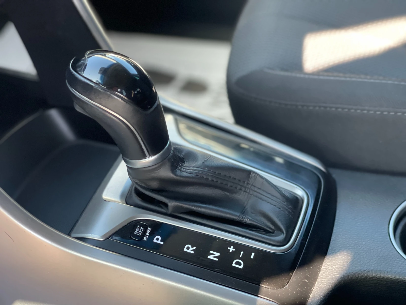 Hyundai I30 1.6i Automat, снимка 16 - Автомобили и джипове - 49569063