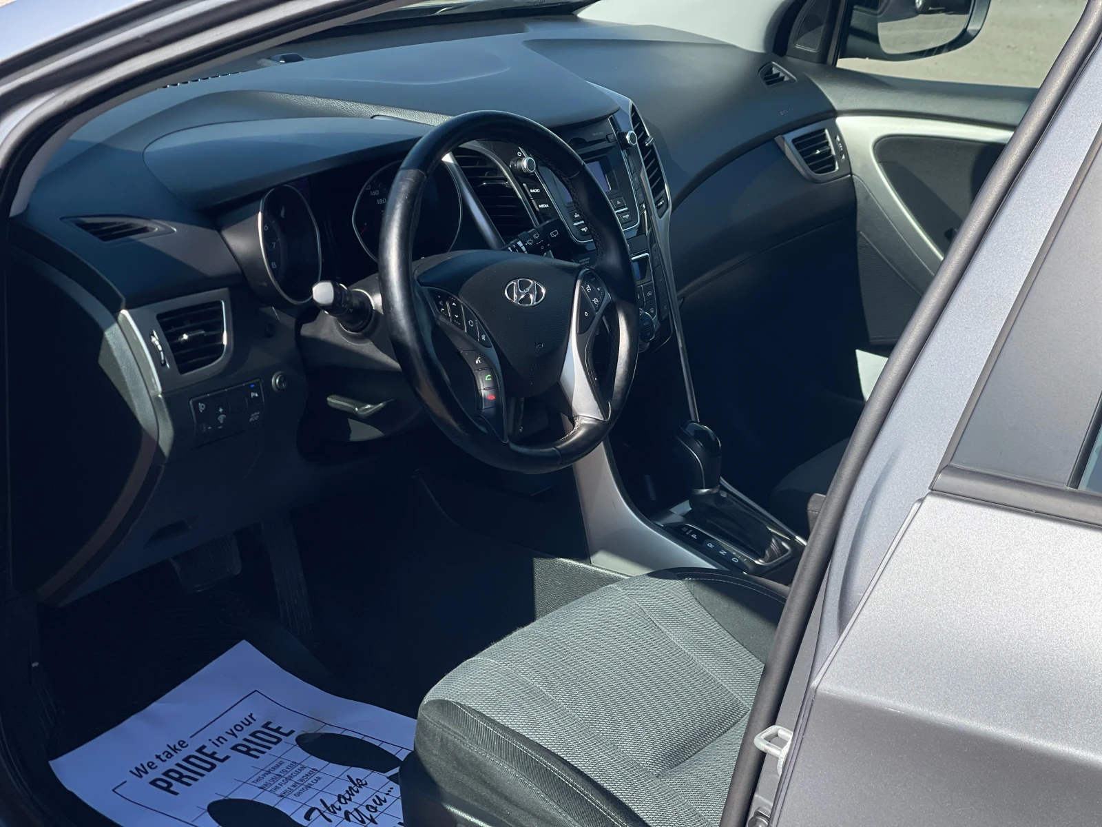 Hyundai I30 1.6i Automat, снимка 15 - Автомобили и джипове - 49569063