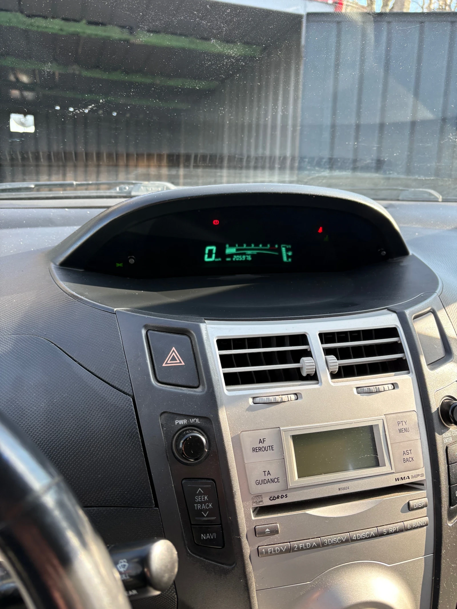 Toyota Yaris, снимка 12 - Автомобили и джипове - 53784209