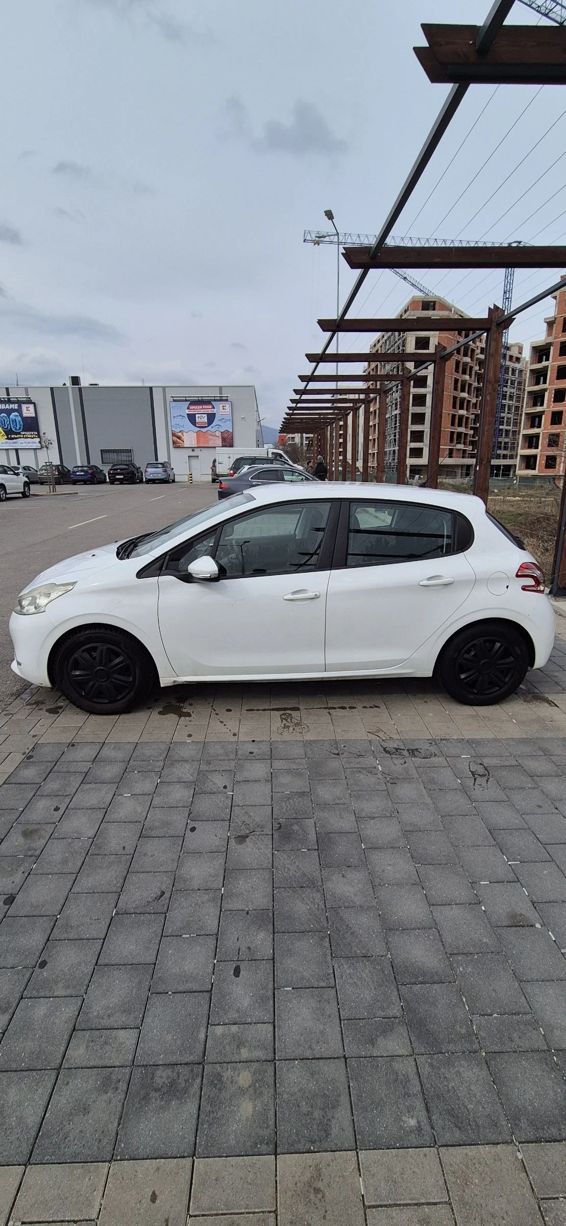 Peugeot 208, снимка 3 - Автомобили и джипове - 53922932