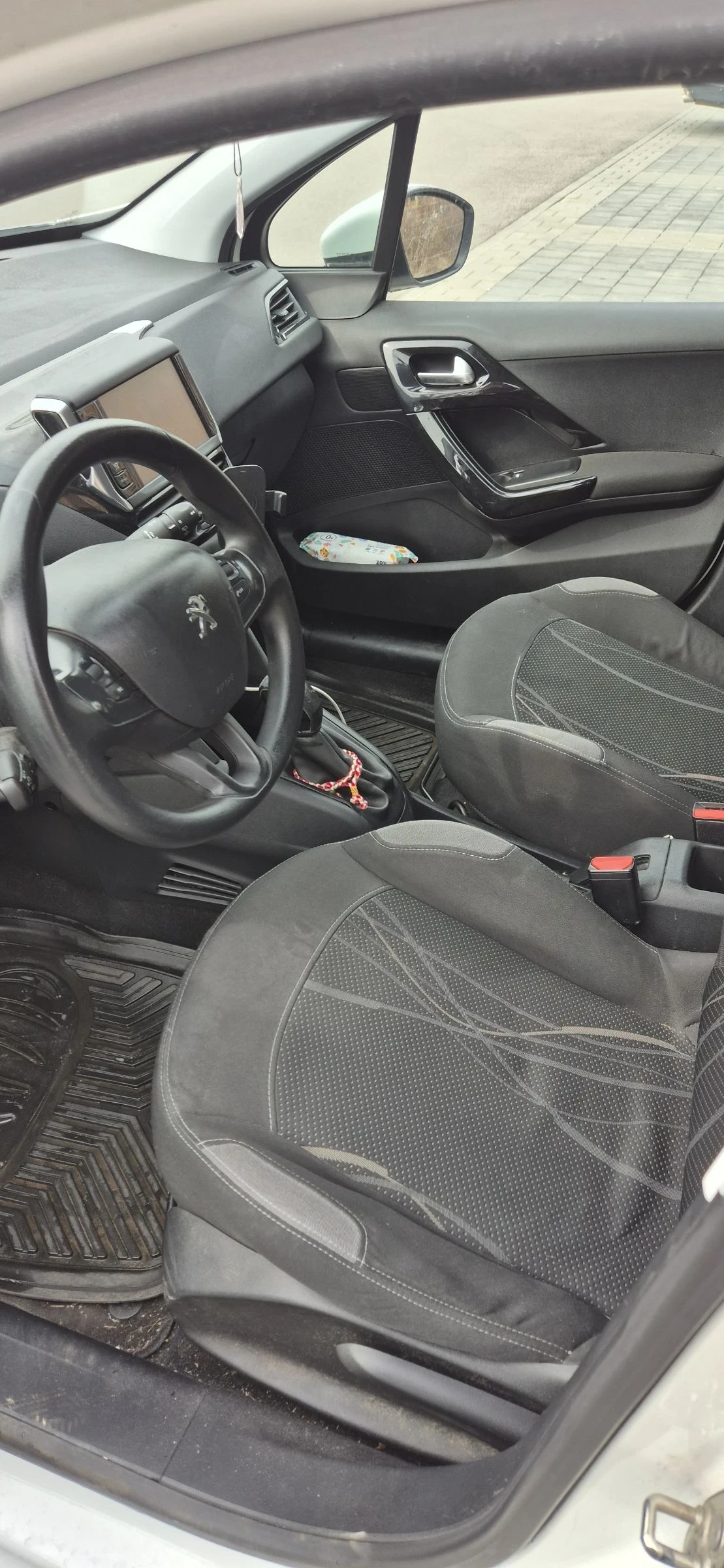 Peugeot 208, снимка 7 - Автомобили и джипове - 53922932