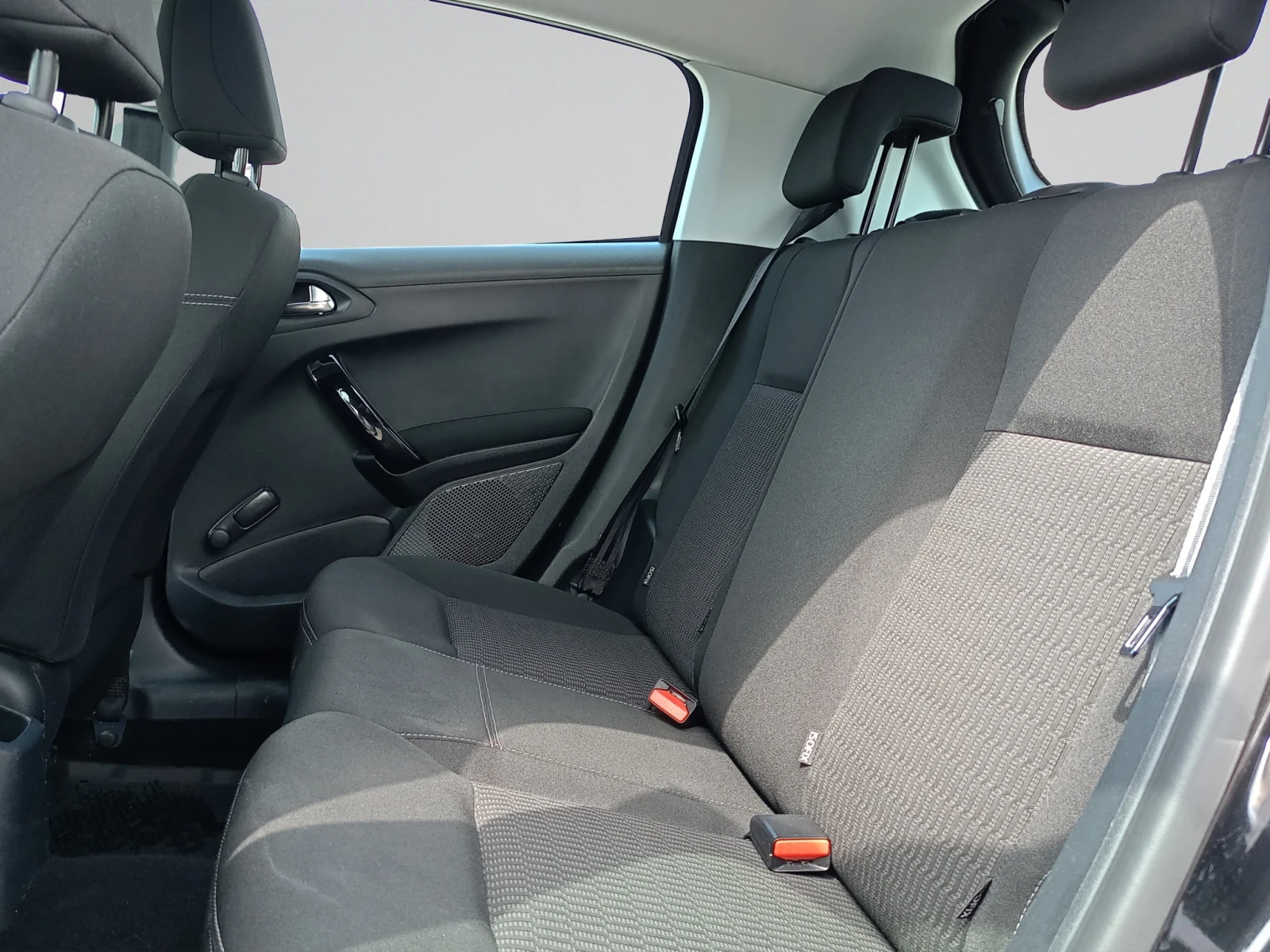 Peugeot 208 5P ACTIVE 1.6 HDi 75 BVM5 EURO6 N1, снимка 10 - Автомобили и джипове - 54357985