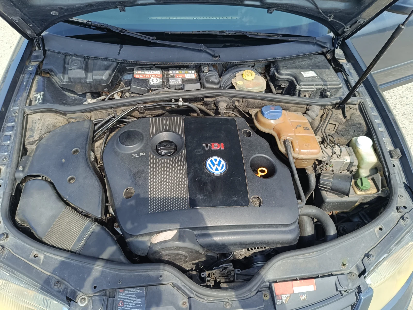 VW Passat 1.9 tdi, снимка 10 - Автомобили и джипове - 54507947