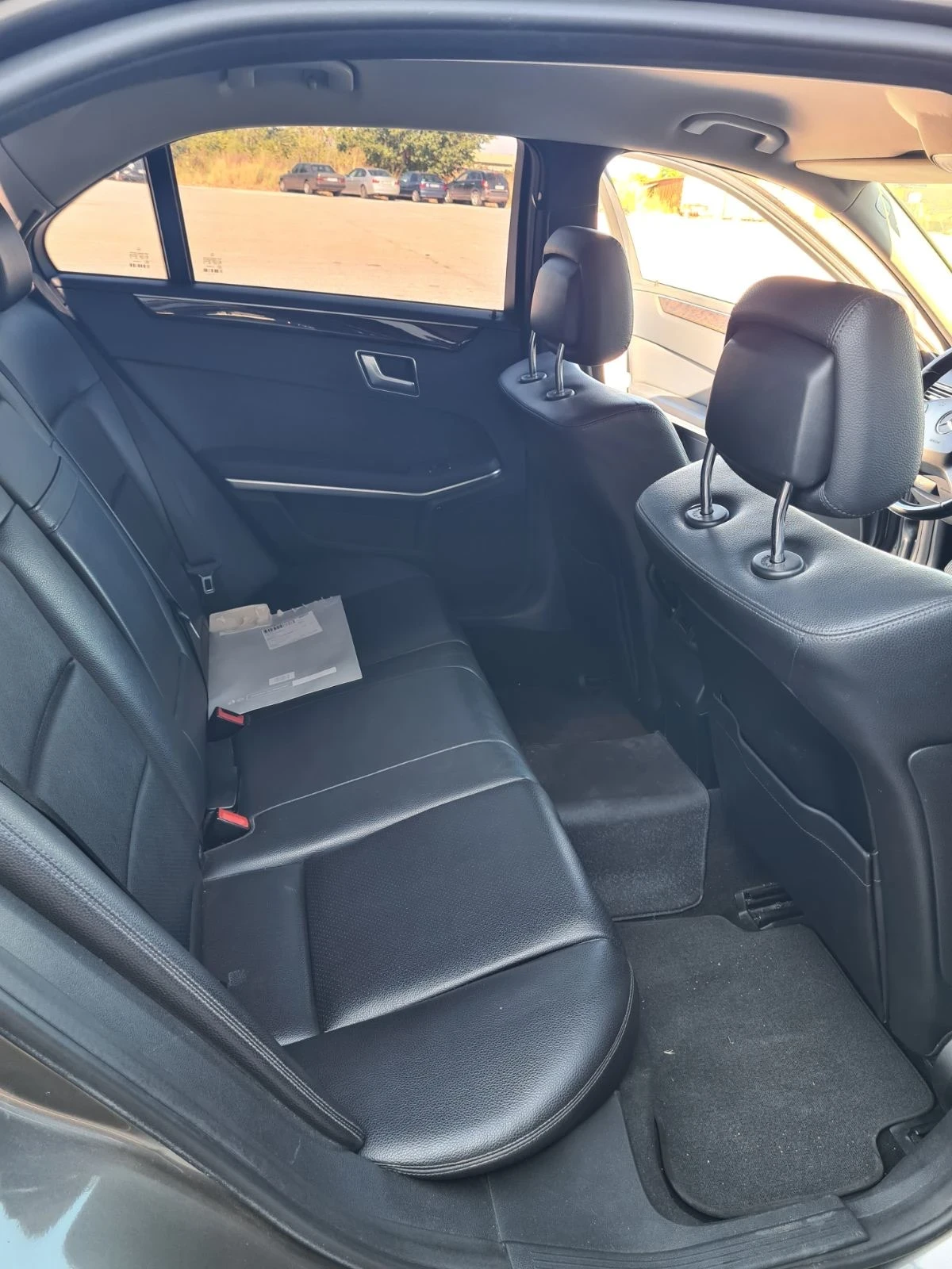 Mercedes-Benz E 200, снимка 11 - Автомобили и джипове - 55130552
