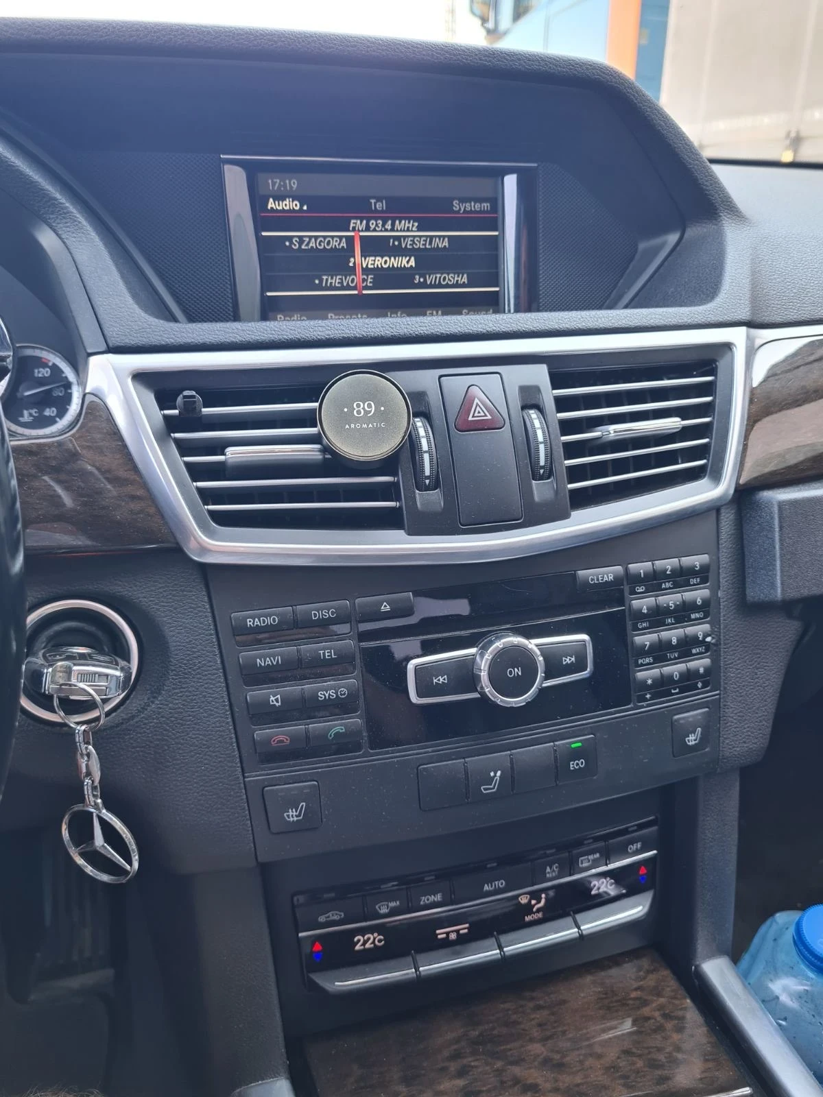 Mercedes-Benz E 200, снимка 9 - Автомобили и джипове - 55130552
