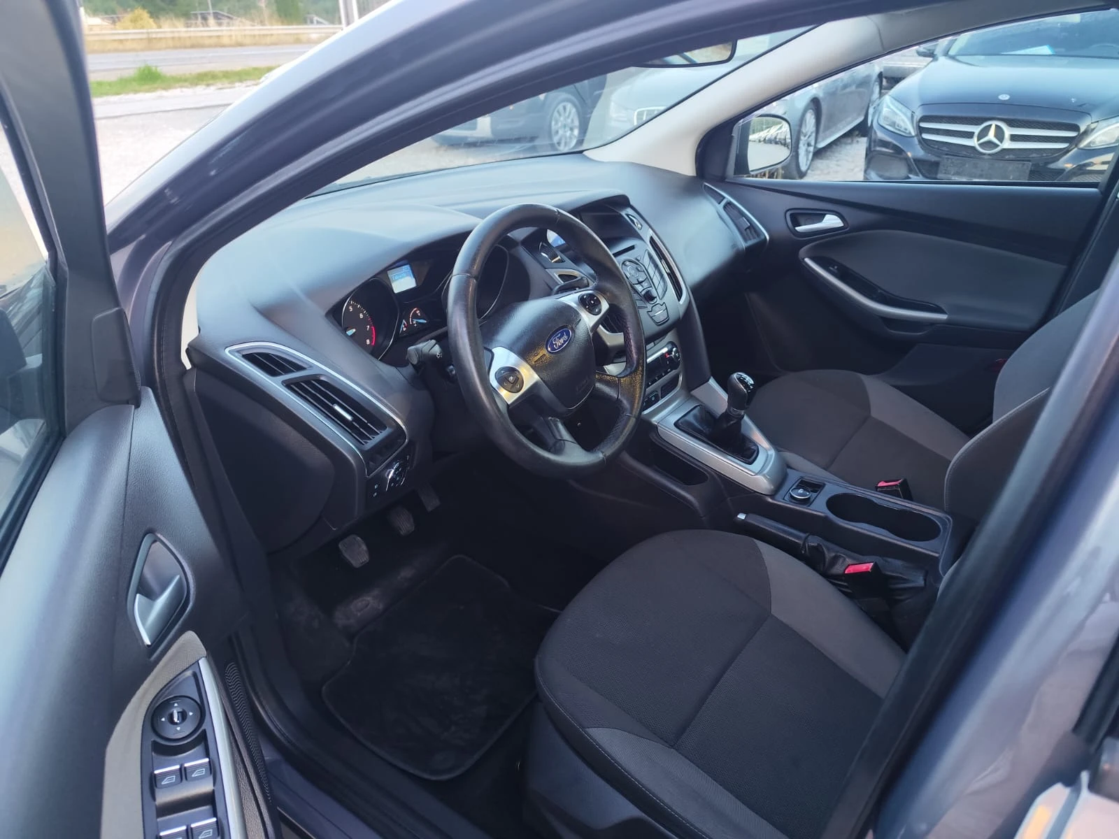 Ford Focus 1.6 бензин, снимка 11 - Автомобили и джипове - 55348241