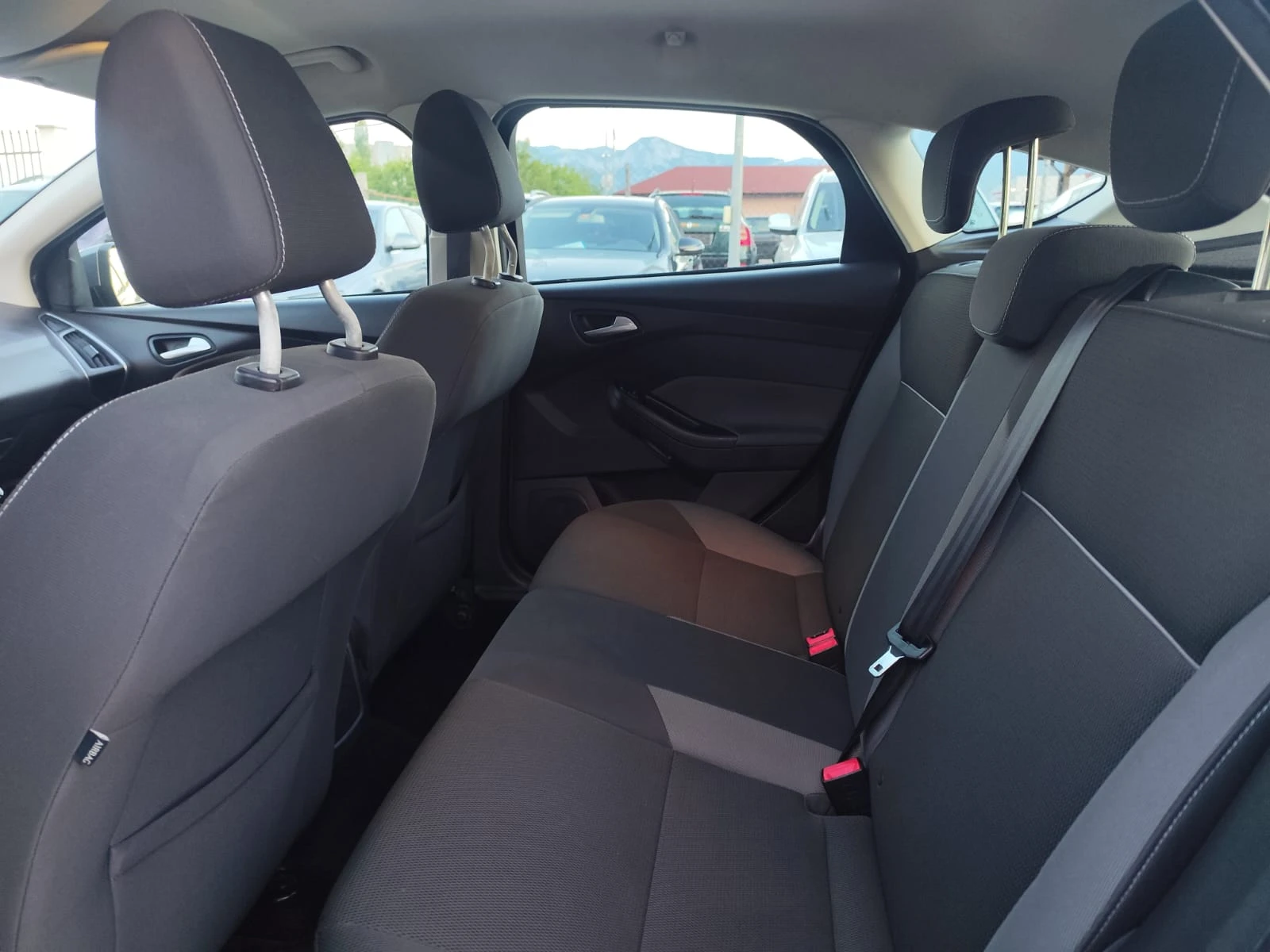 Ford Focus 1.6 бензин, снимка 13 - Автомобили и джипове - 55348241