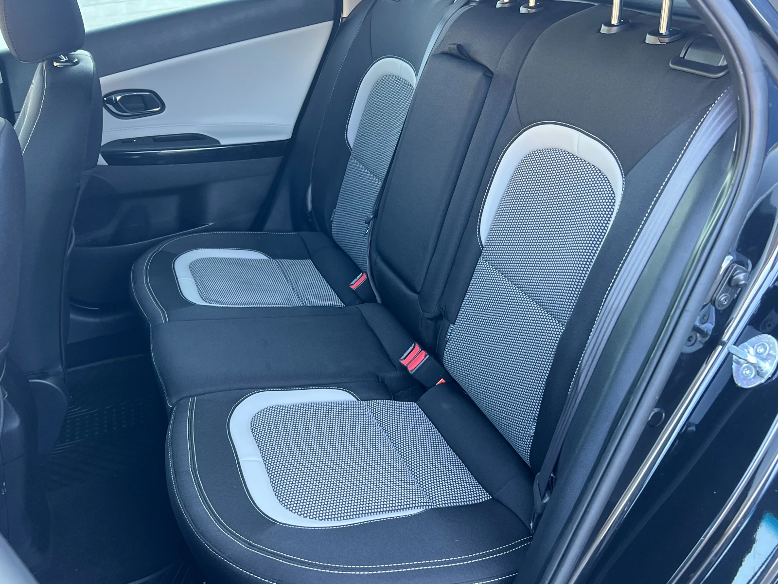 Kia Ceed 1.6 GDI, снимка 14 - Автомобили и джипове - 55453355