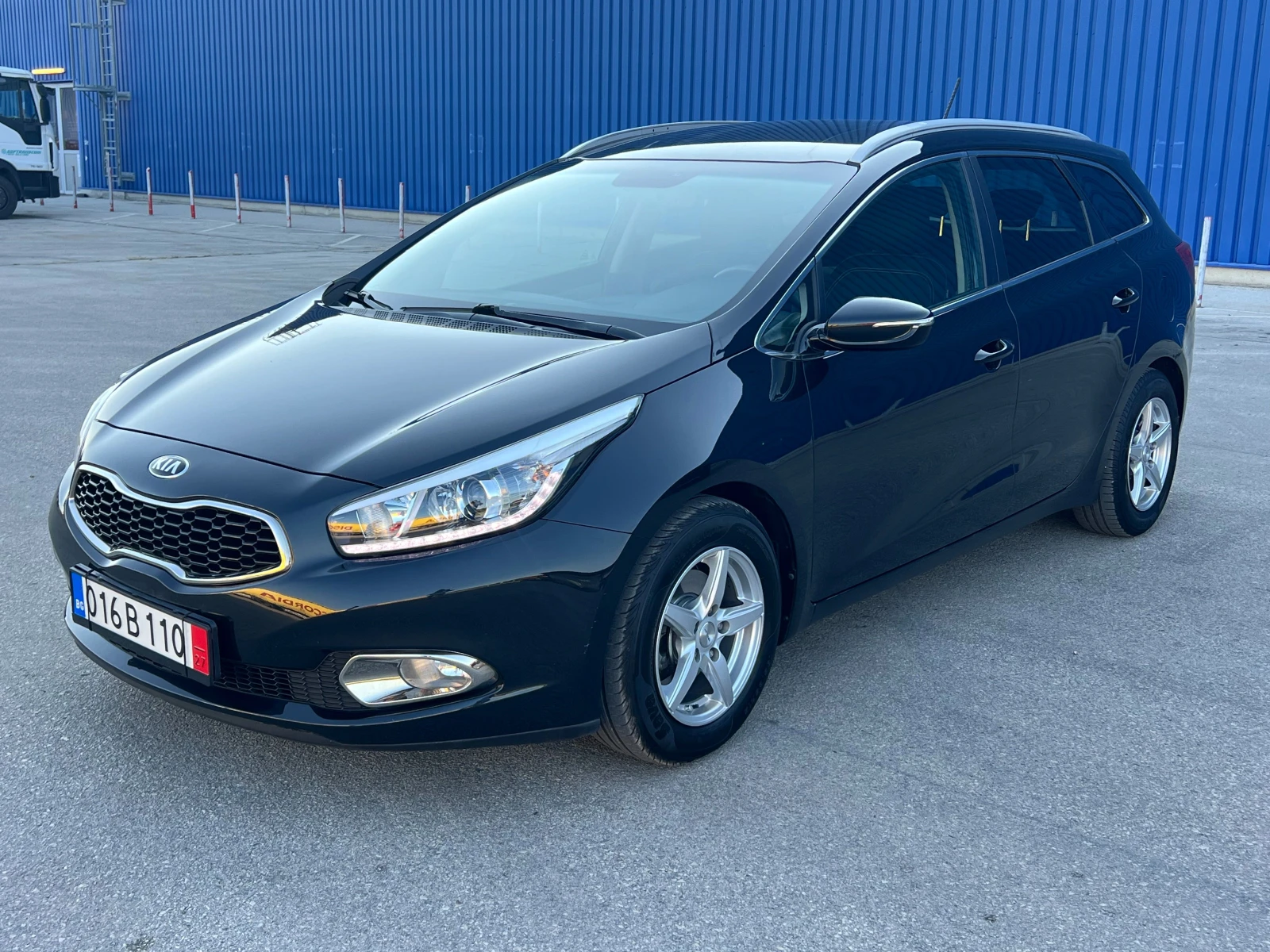 Kia Ceed 1.6 GDI, снимка 2 - Автомобили и джипове - 55453355