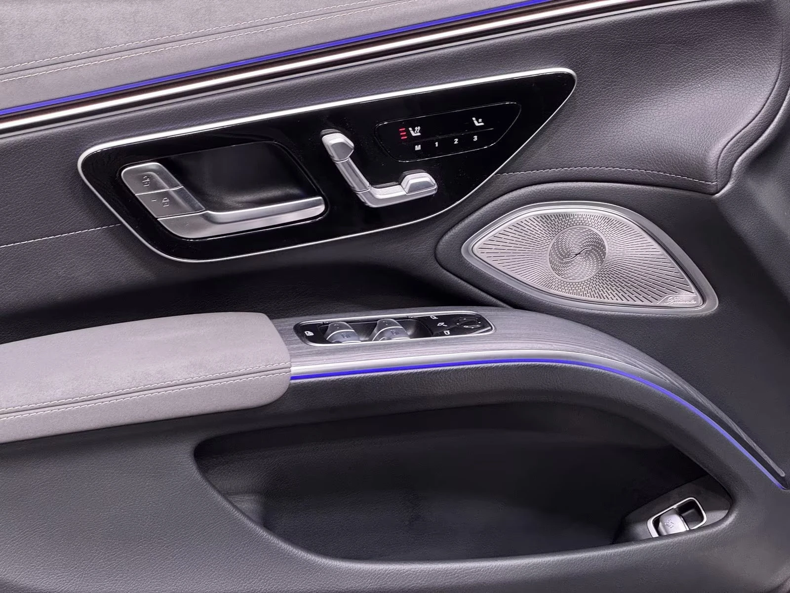 Mercedes-Benz EQS 450+ /360HP/AMG/PANO/NIGHT/360/HUD/BURM/728z, снимка 16 - Автомобили и джипове - 55586527