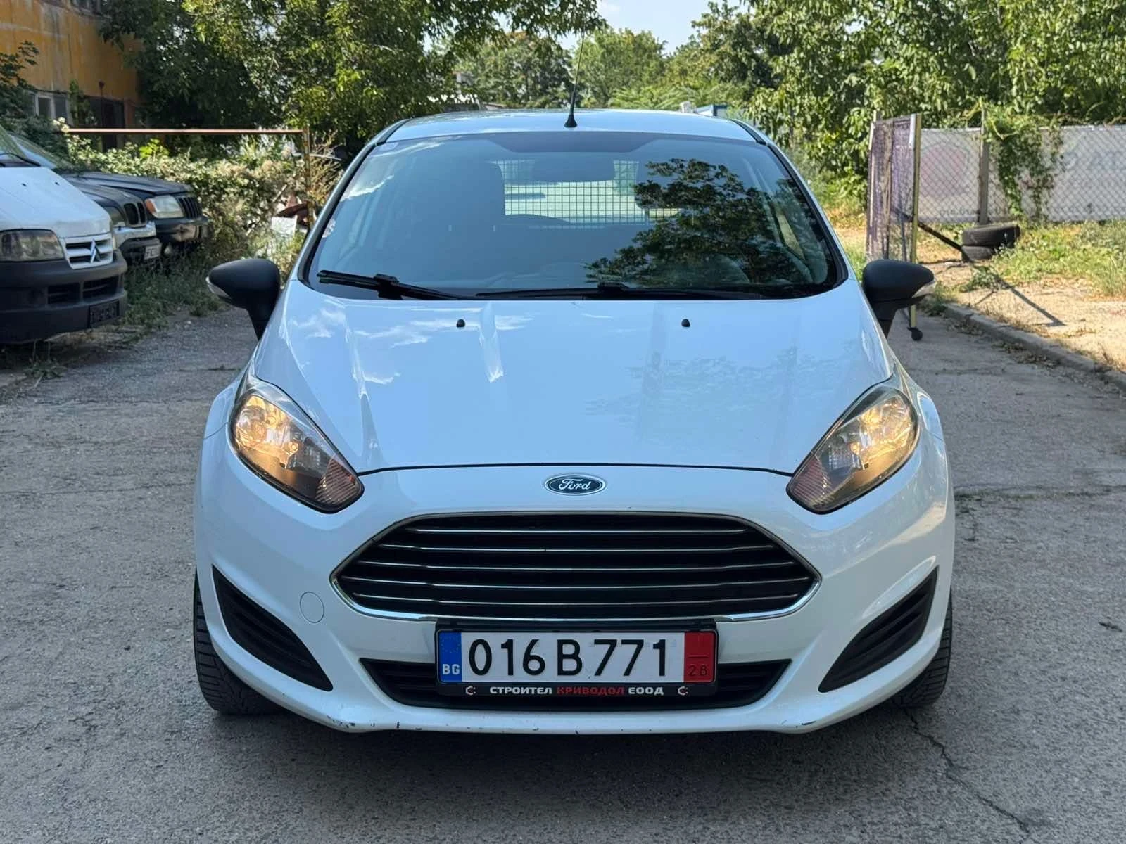 Ford Fiesta 1.5TdCi ТОВАРЕН АВТОМОБИЛ, снимка 2 - Автомобили и джипове - 55666210
