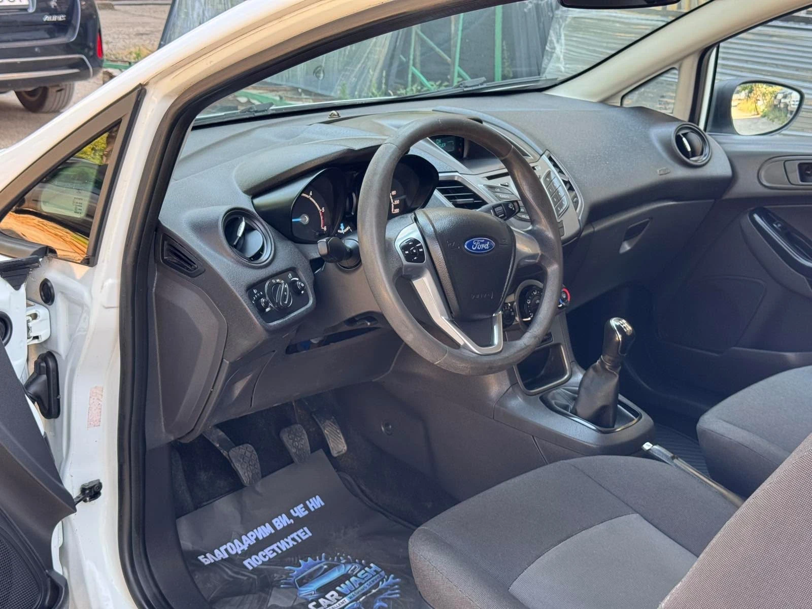 Ford Fiesta 1.5TdCi ТОВАРЕН АВТОМОБИЛ, снимка 8 - Автомобили и джипове - 55666210