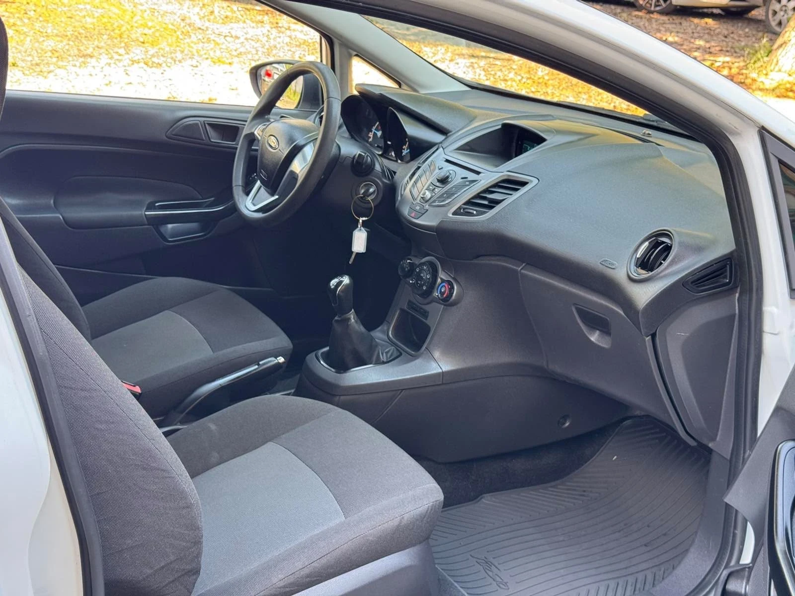 Ford Fiesta 1.5TdCi ТОВАРЕН АВТОМОБИЛ, снимка 7 - Автомобили и джипове - 55666210